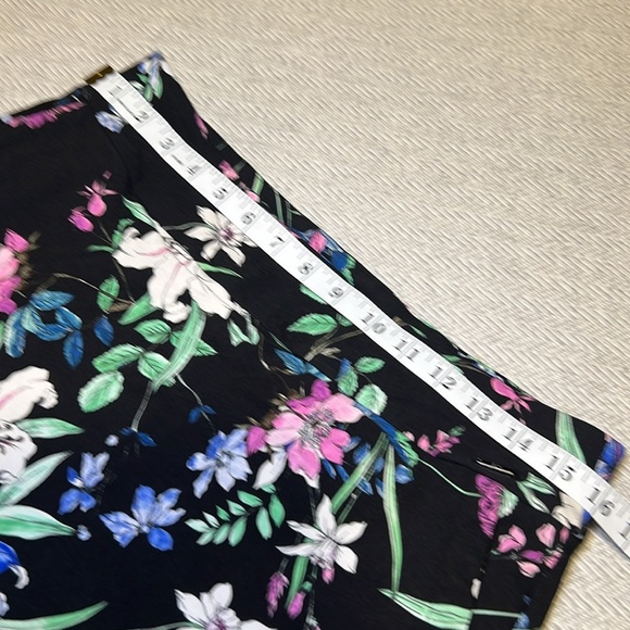 Floral Black Skort. S.C& Co. Size 8 - Picture 2 of 8